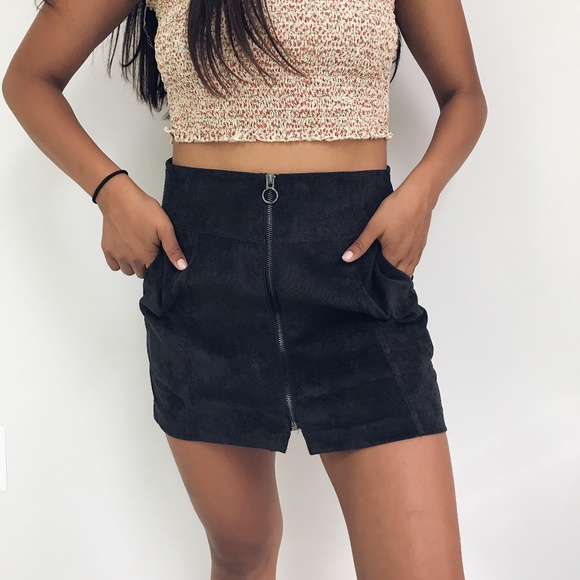 🆕 Bree - Black Corduroy Front Zip Mini Skirt - Picture 2 of 4
